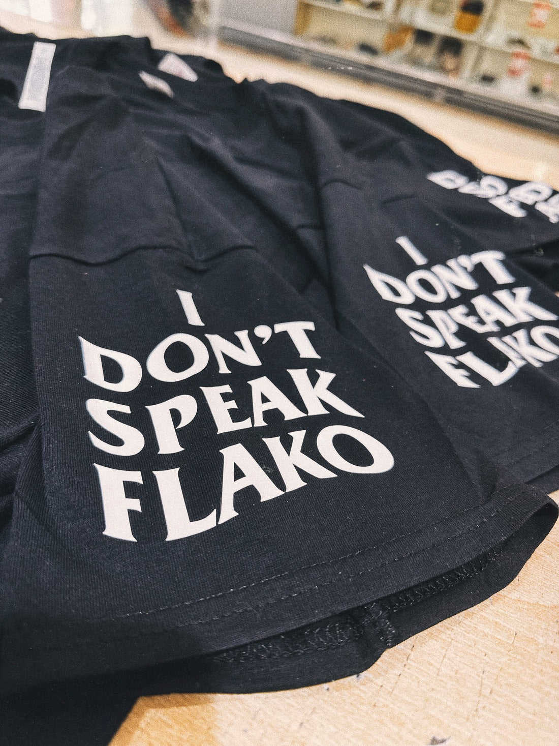 Camiseta POWER "I DON'T SPEAK FLAKO" color negro